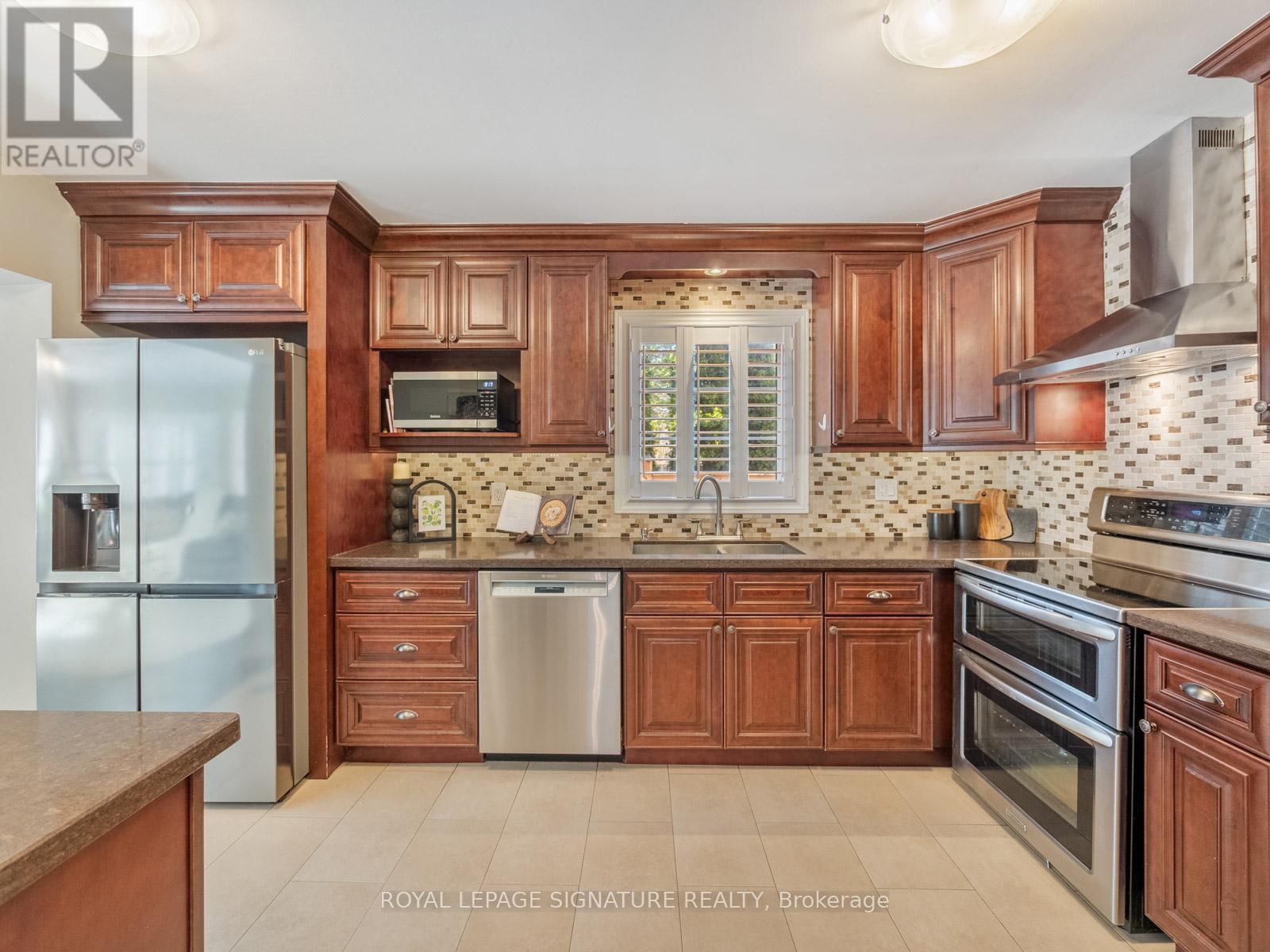 28 BOWES GARDEN COURT Image 14