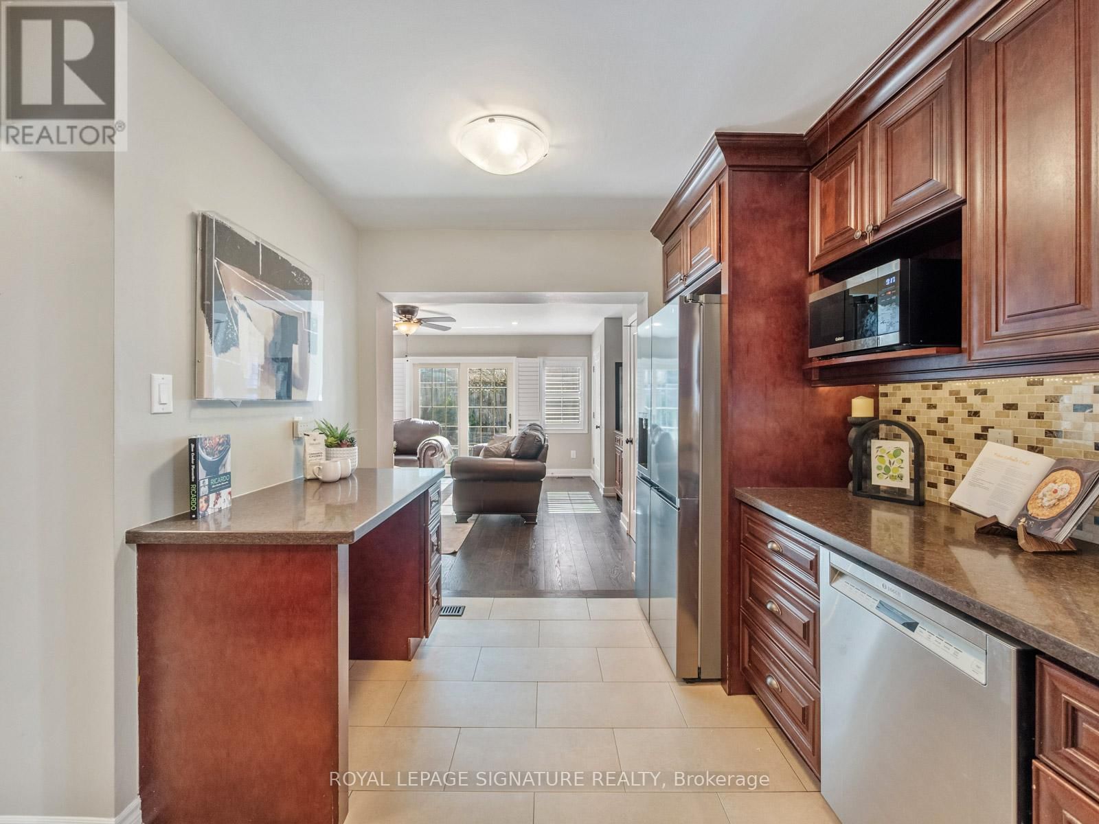 28 BOWES GARDEN COURT Image 15