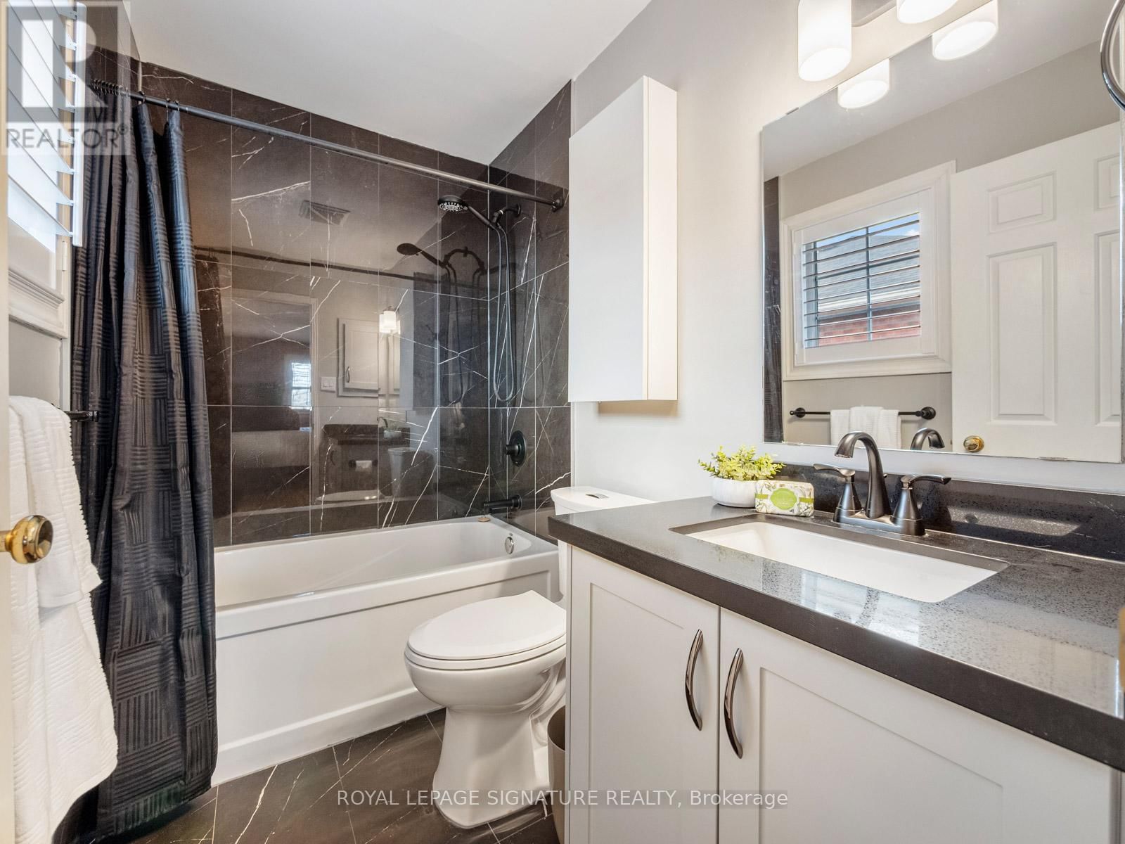 28 BOWES GARDEN COURT Image 23