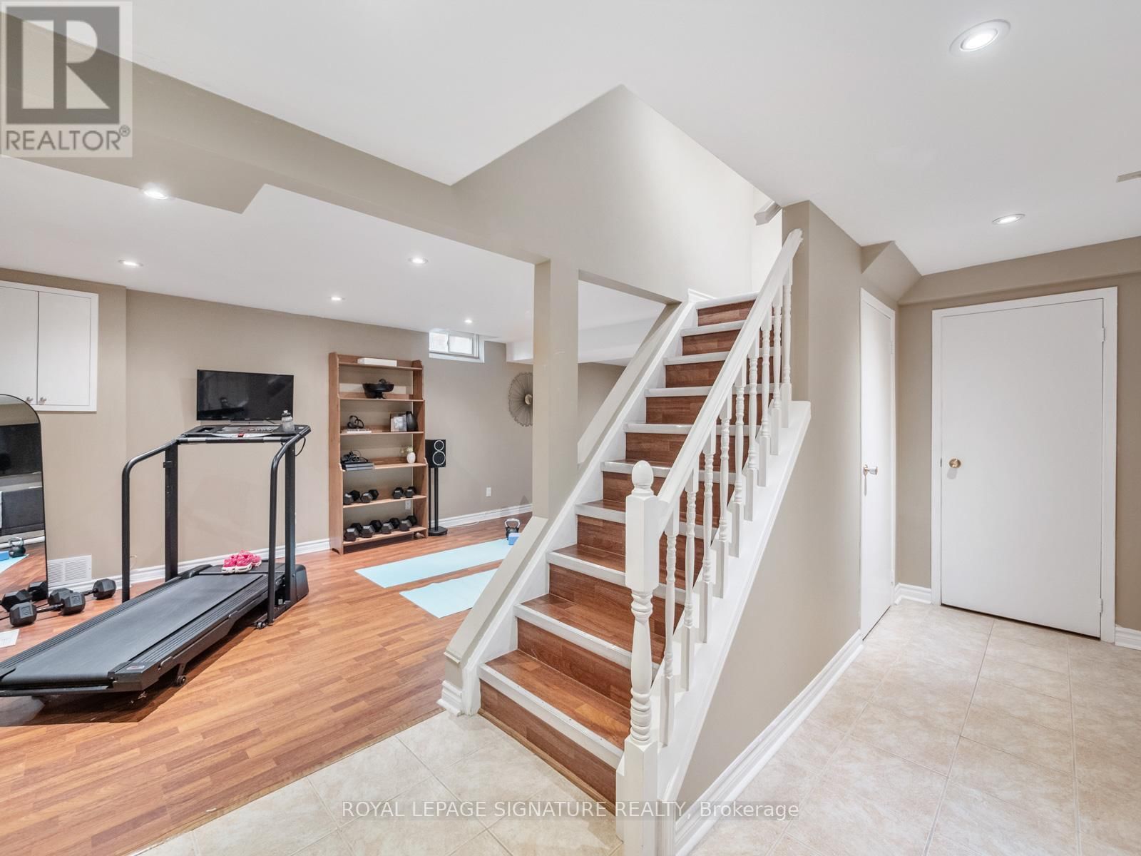 28 BOWES GARDEN COURT Image 33