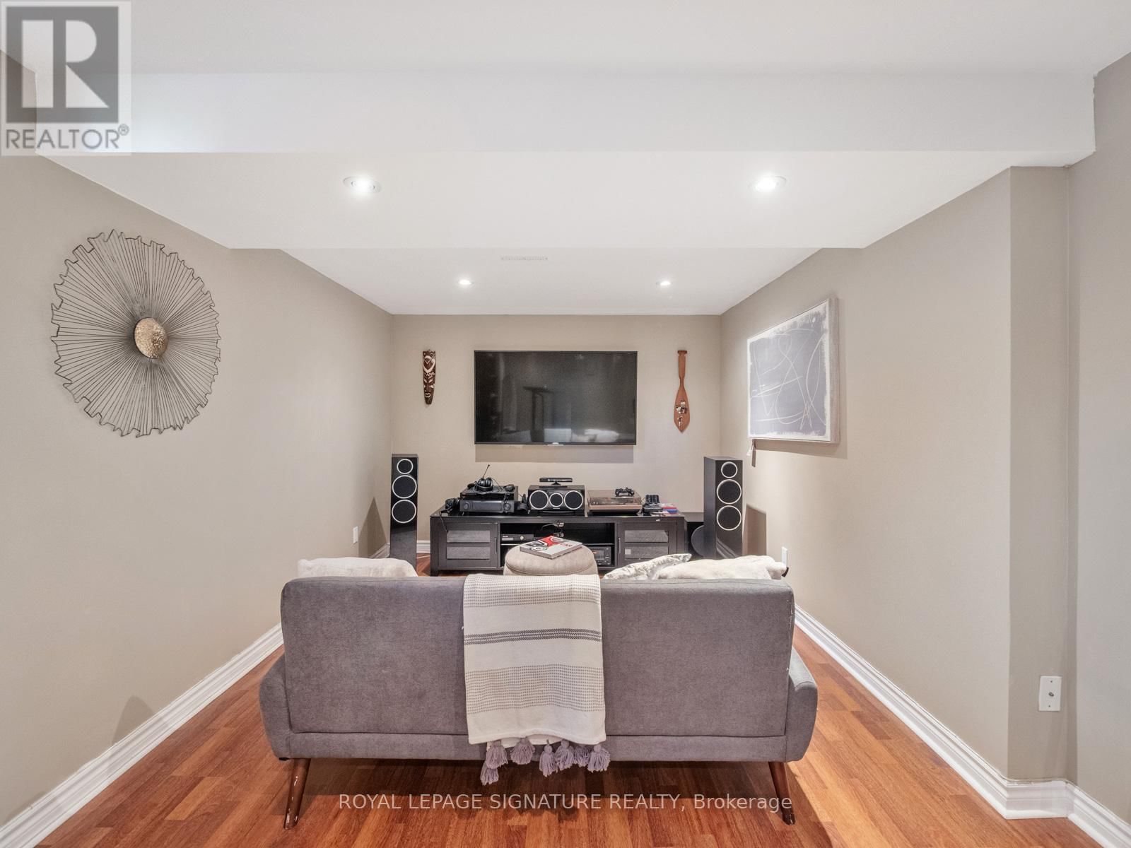 28 BOWES GARDEN COURT Image 36