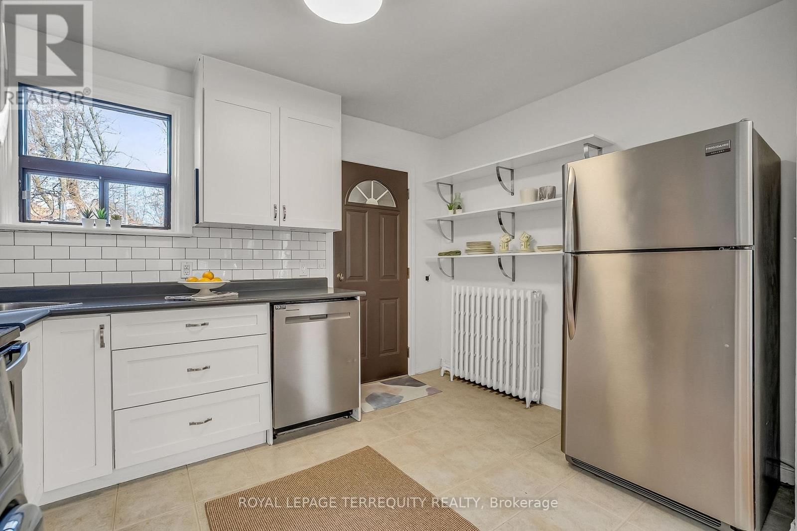 1746 QUEEN STREET EAST Image 11