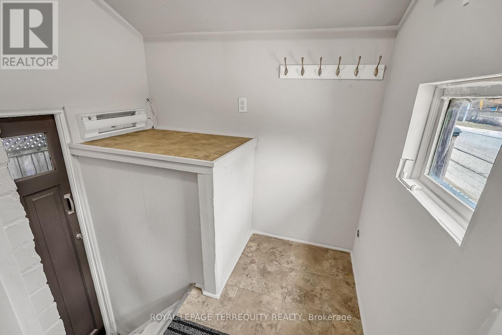 1746 QUEEN STREET EAST Image 13