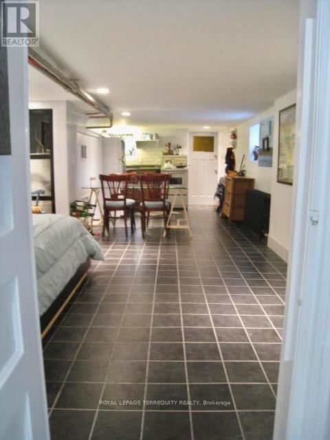 1746 QUEEN STREET EAST Image 26