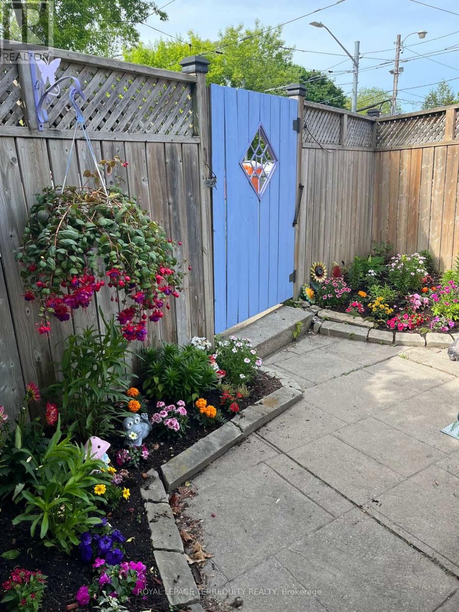 1746 QUEEN STREET EAST Image 29