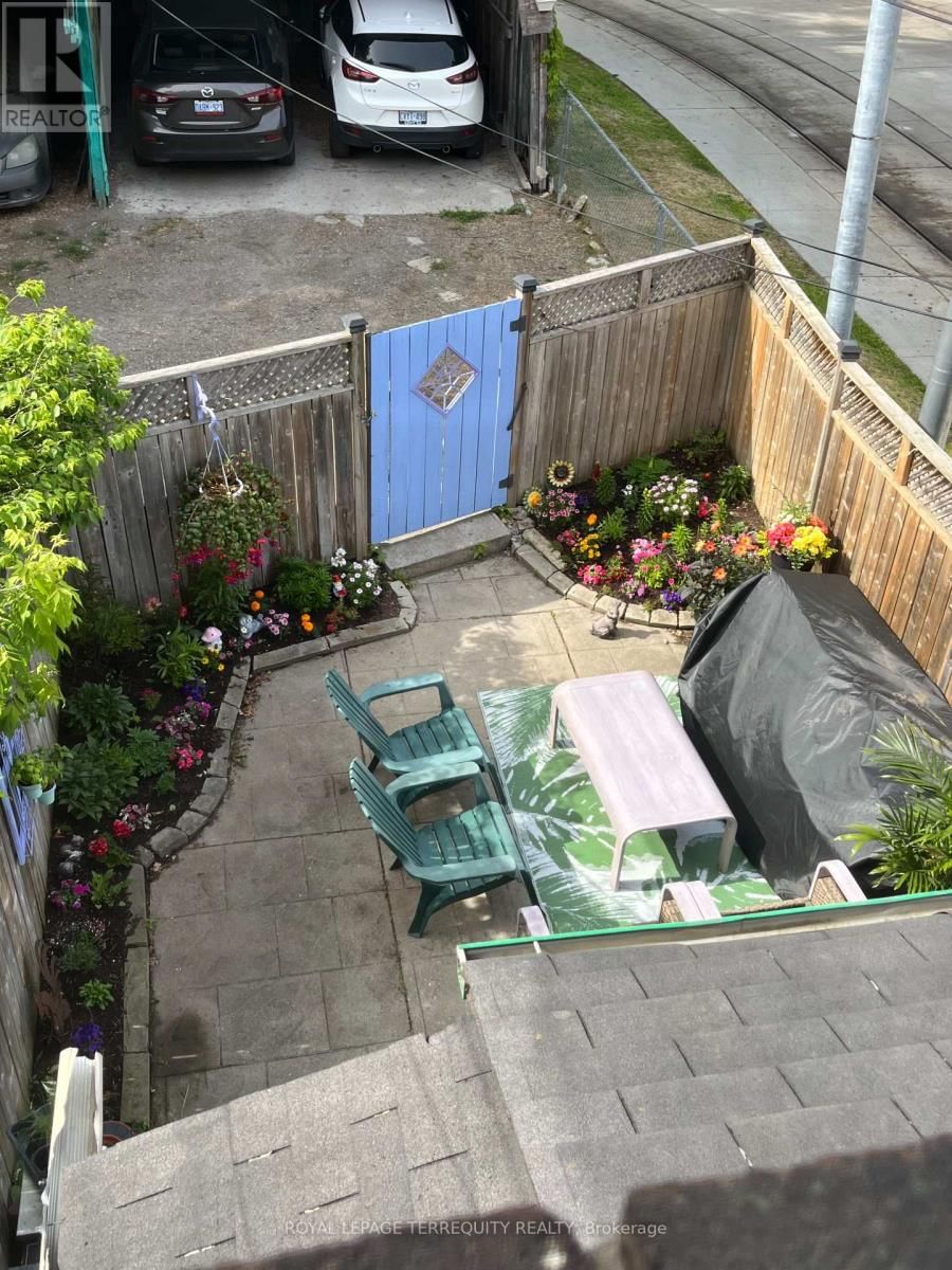 1746 QUEEN STREET EAST Image 31