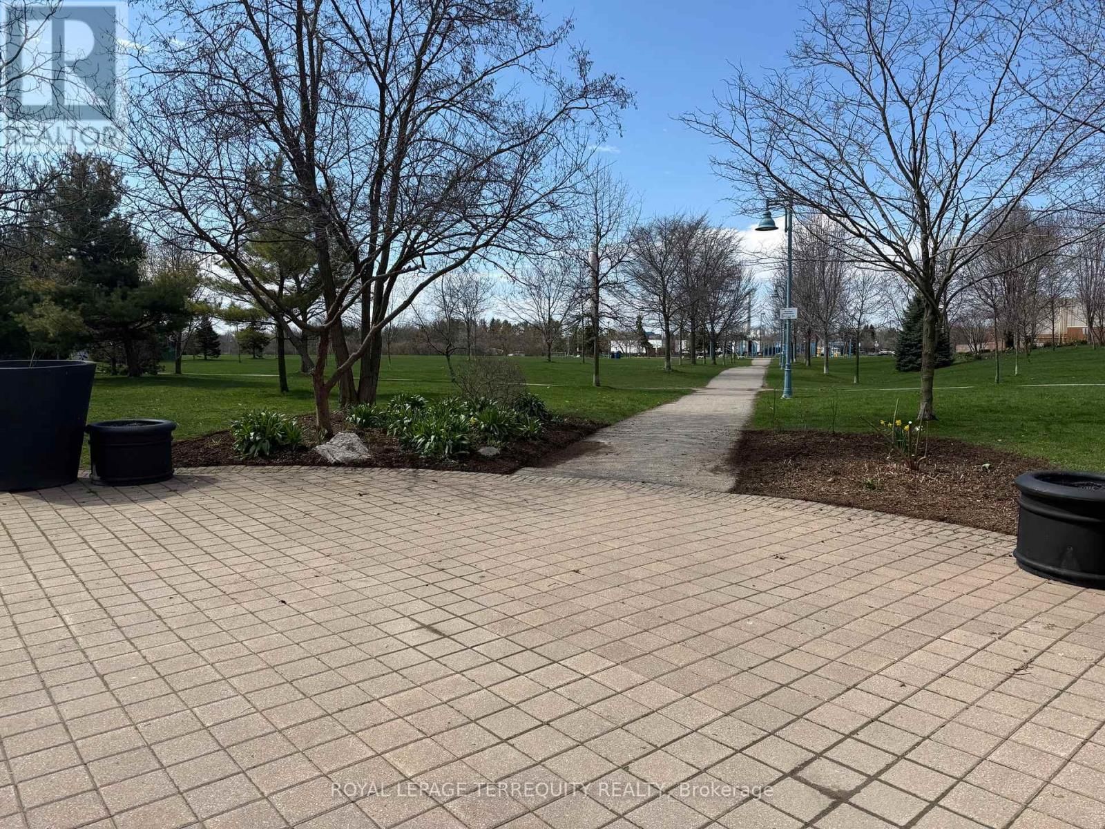 1746 QUEEN STREET EAST Image 33