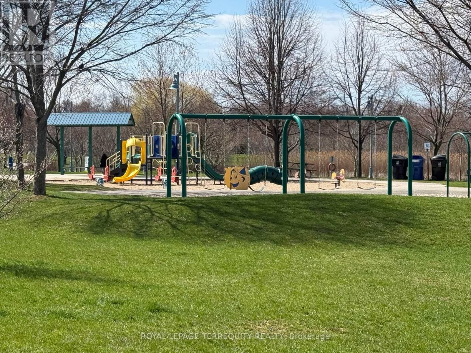 1746 QUEEN STREET EAST Image 37