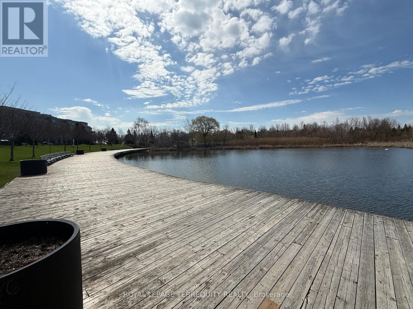 1746 QUEEN STREET EAST Image 38