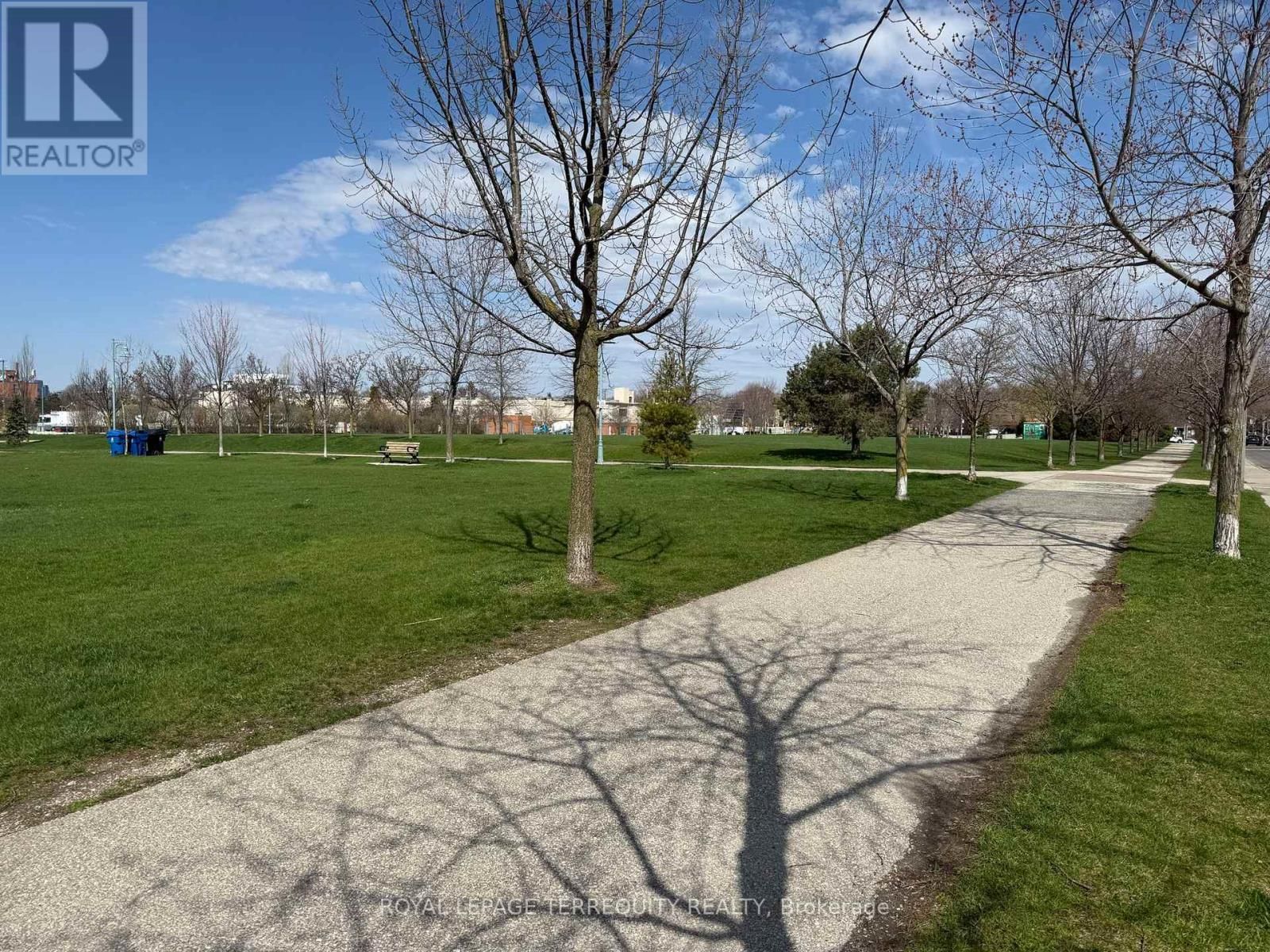 1746 QUEEN STREET EAST Image 39