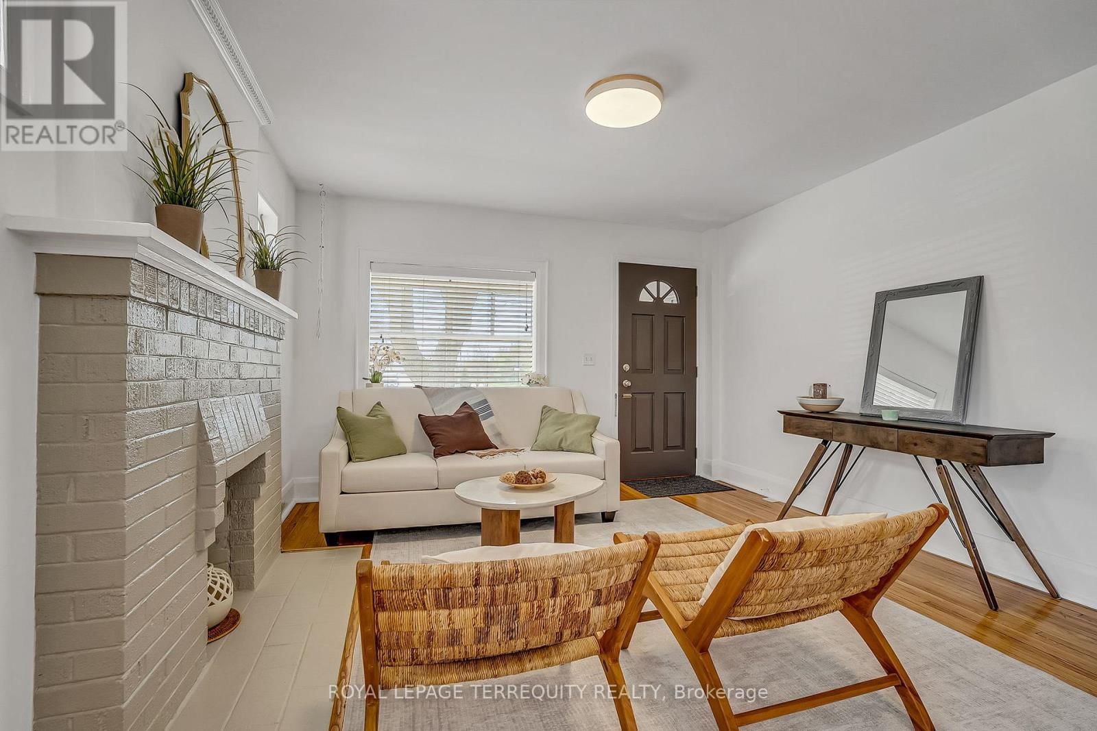 1746 QUEEN STREET EAST Image 6