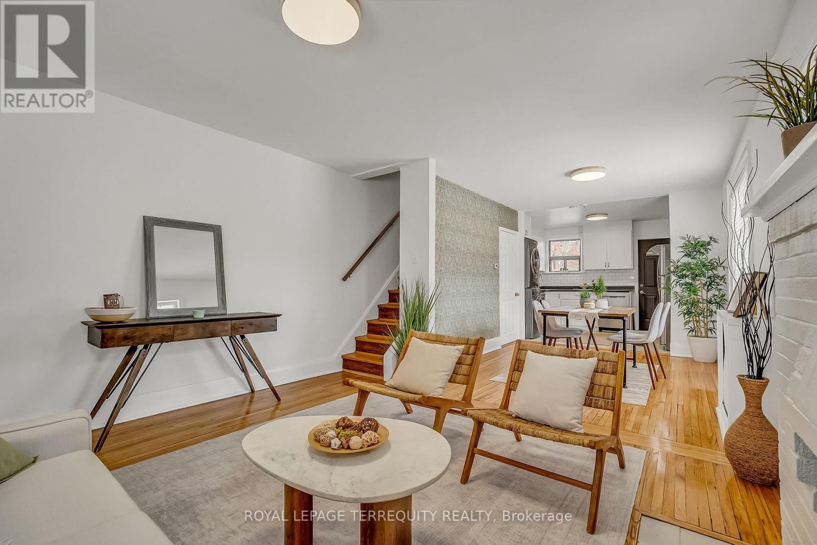 1746 QUEEN STREET EAST Image 7