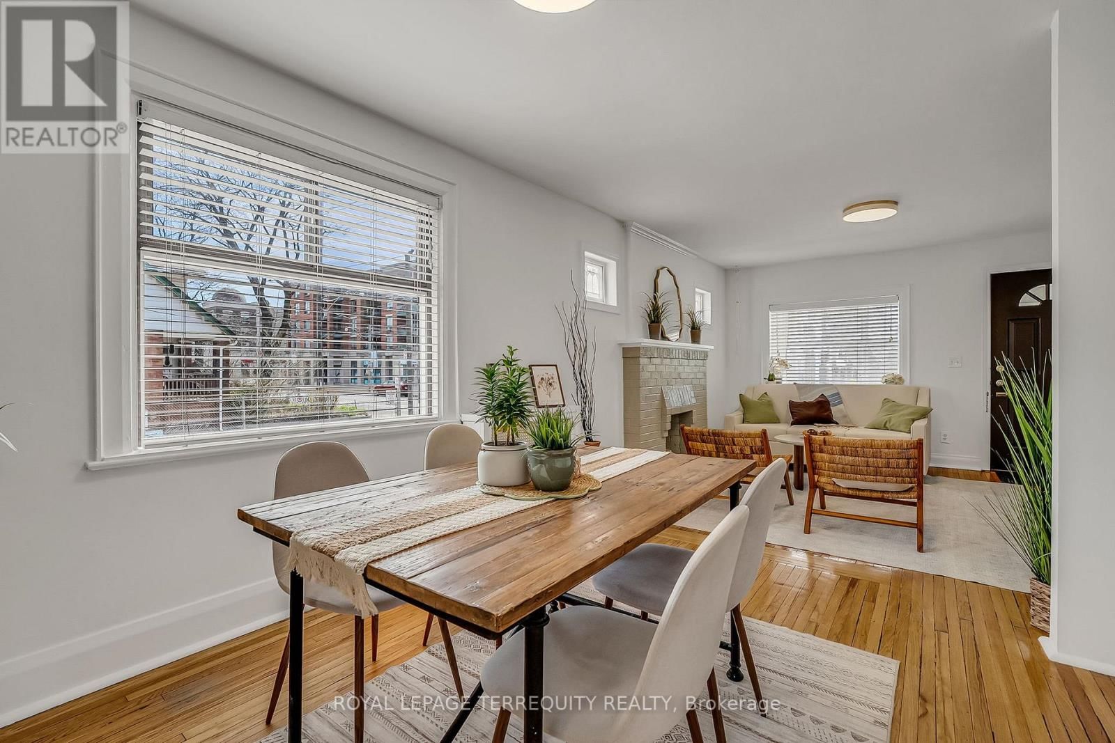 1746 QUEEN STREET EAST Image 9