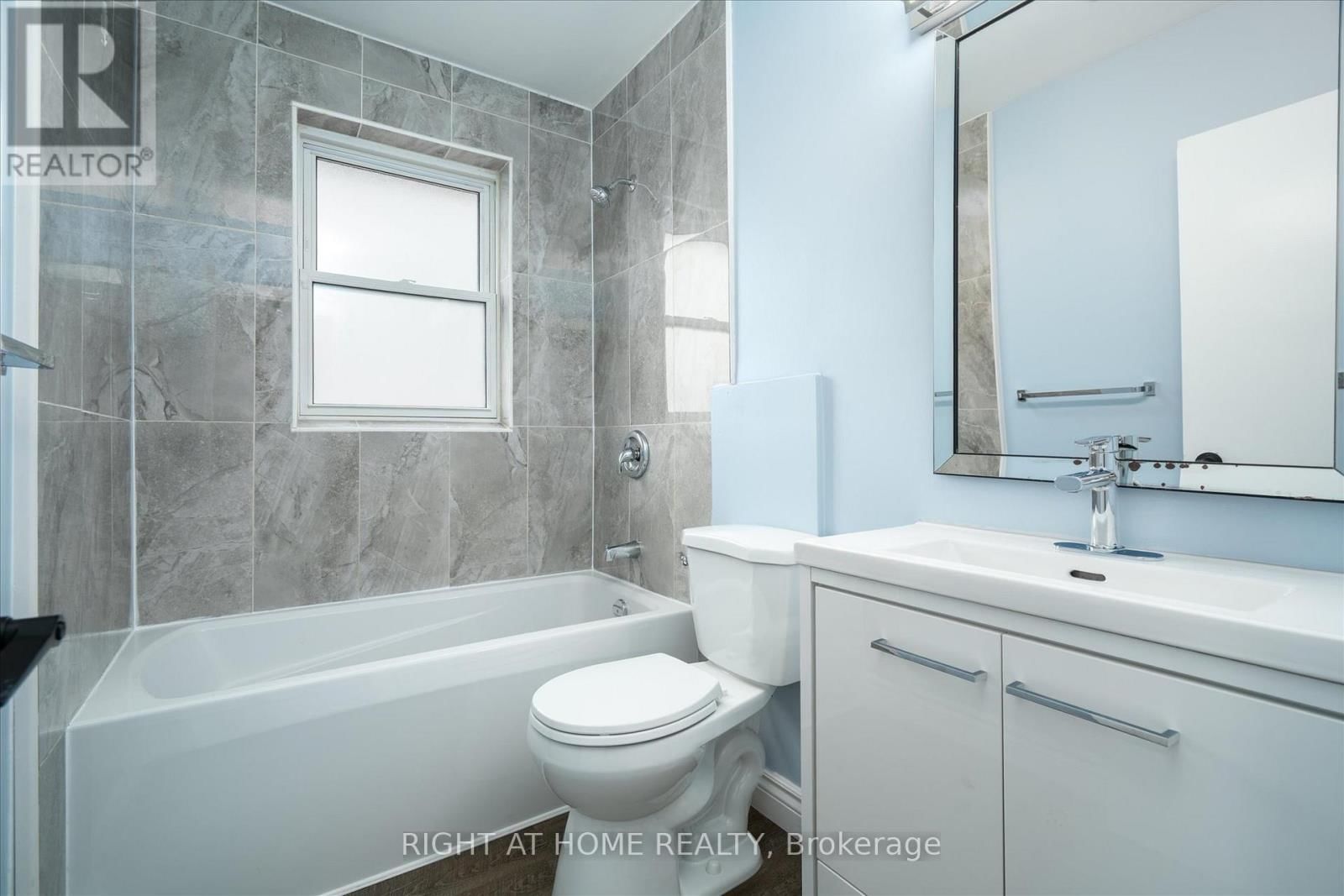 322 JASPER AVENUE Image 12