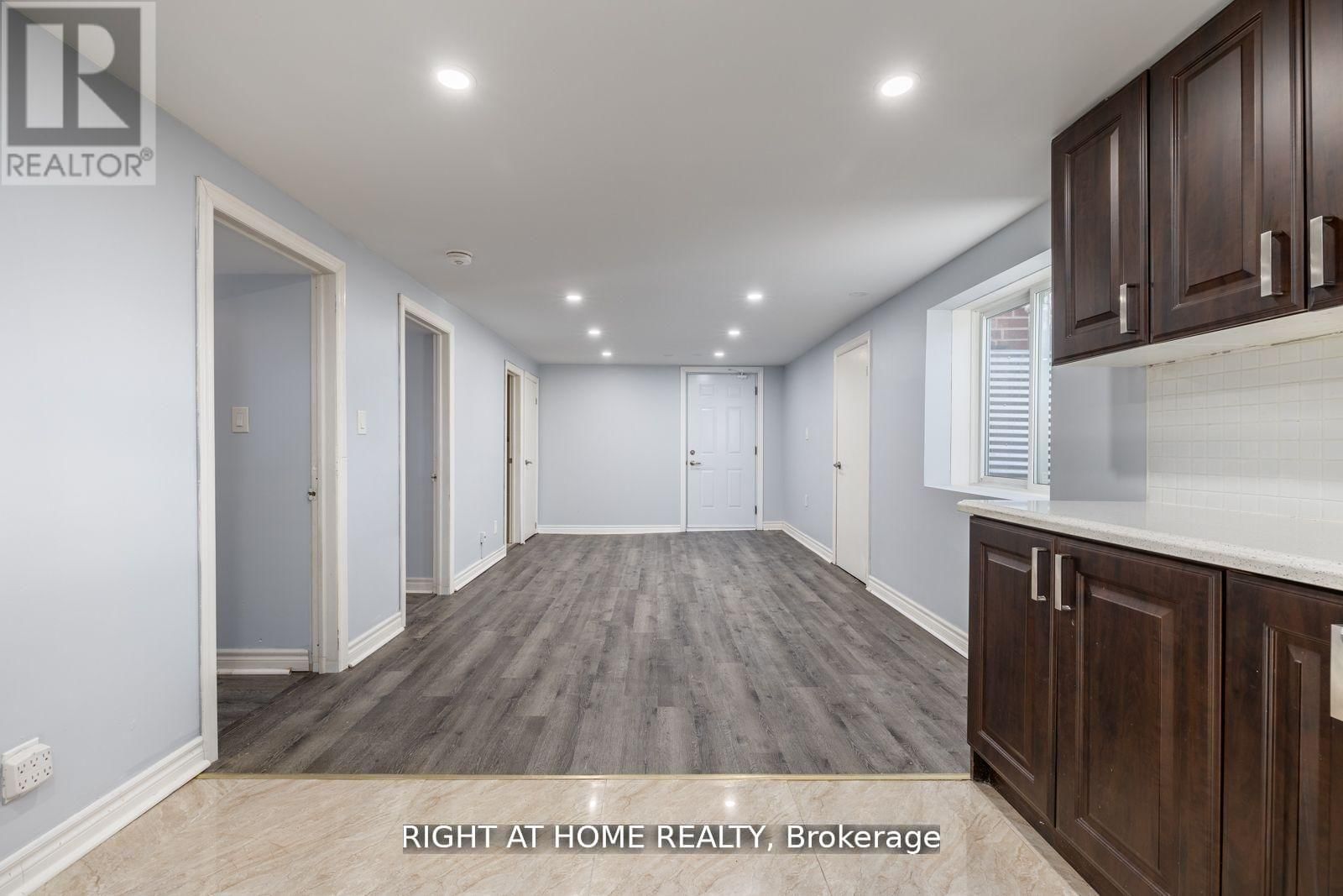 322 JASPER AVENUE Image 16