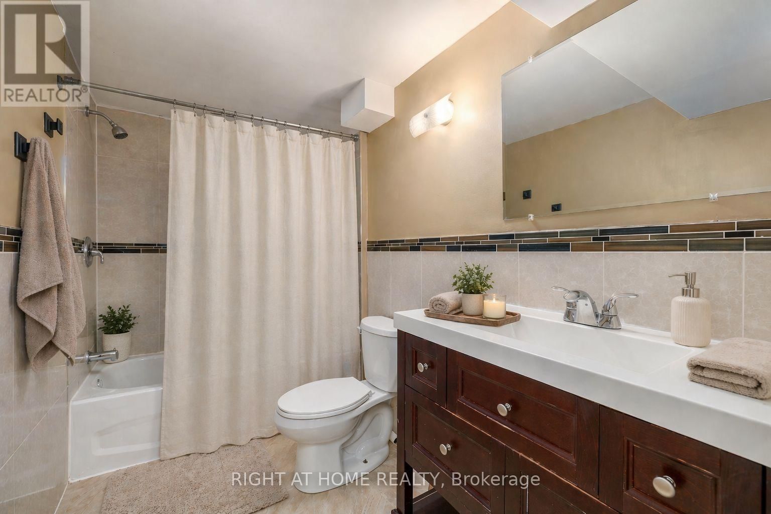 322 JASPER AVENUE Image 21