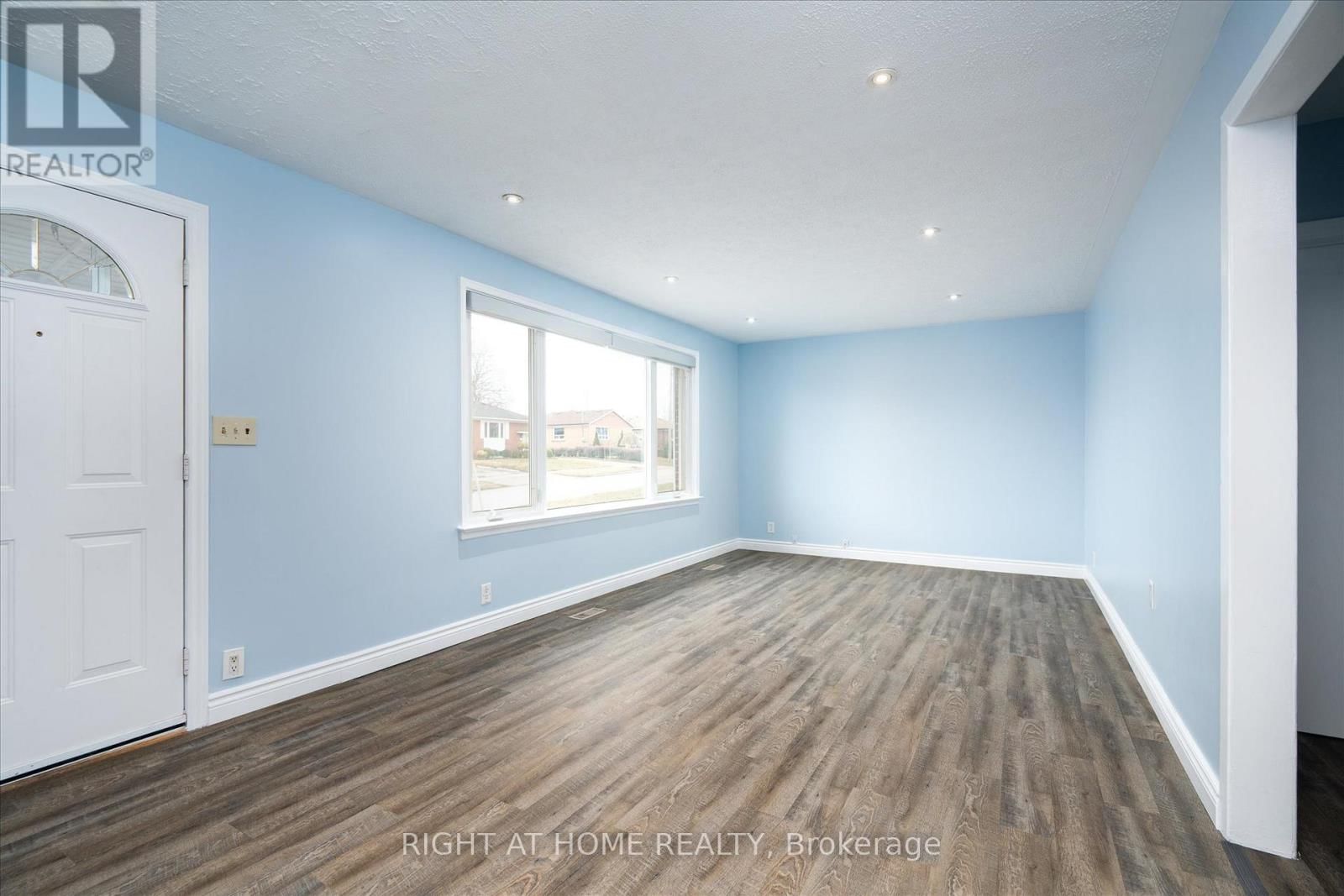 322 JASPER AVENUE Image 4