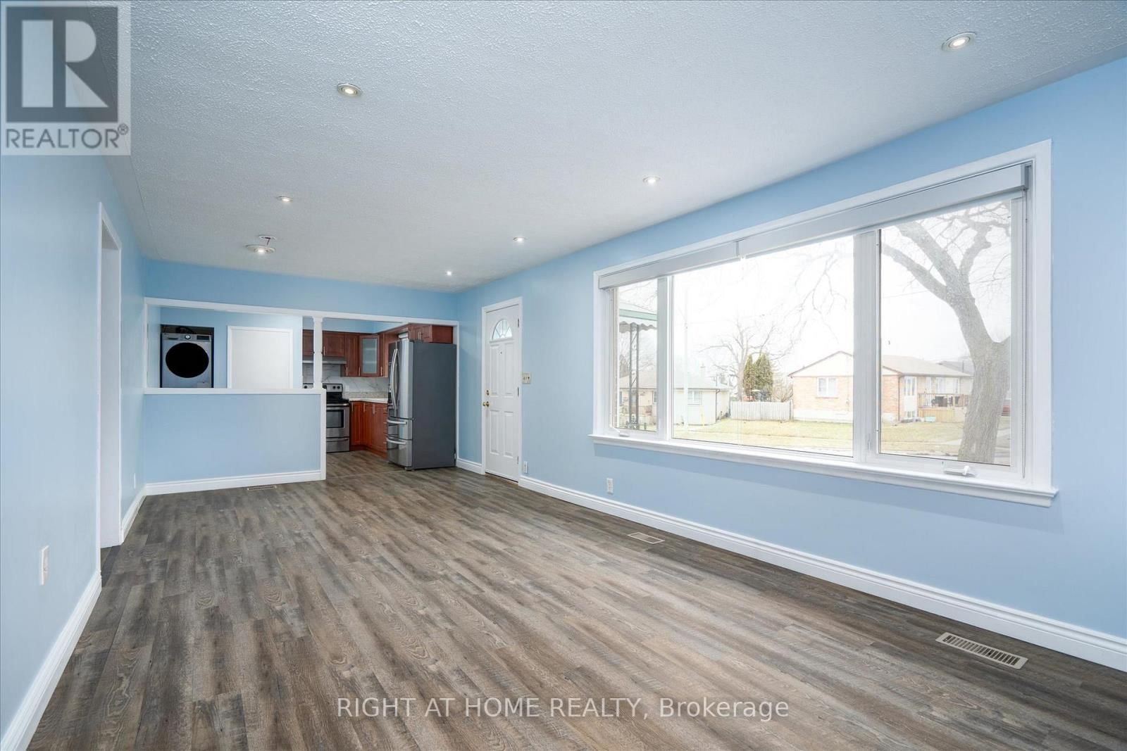 322 JASPER AVENUE Image 5