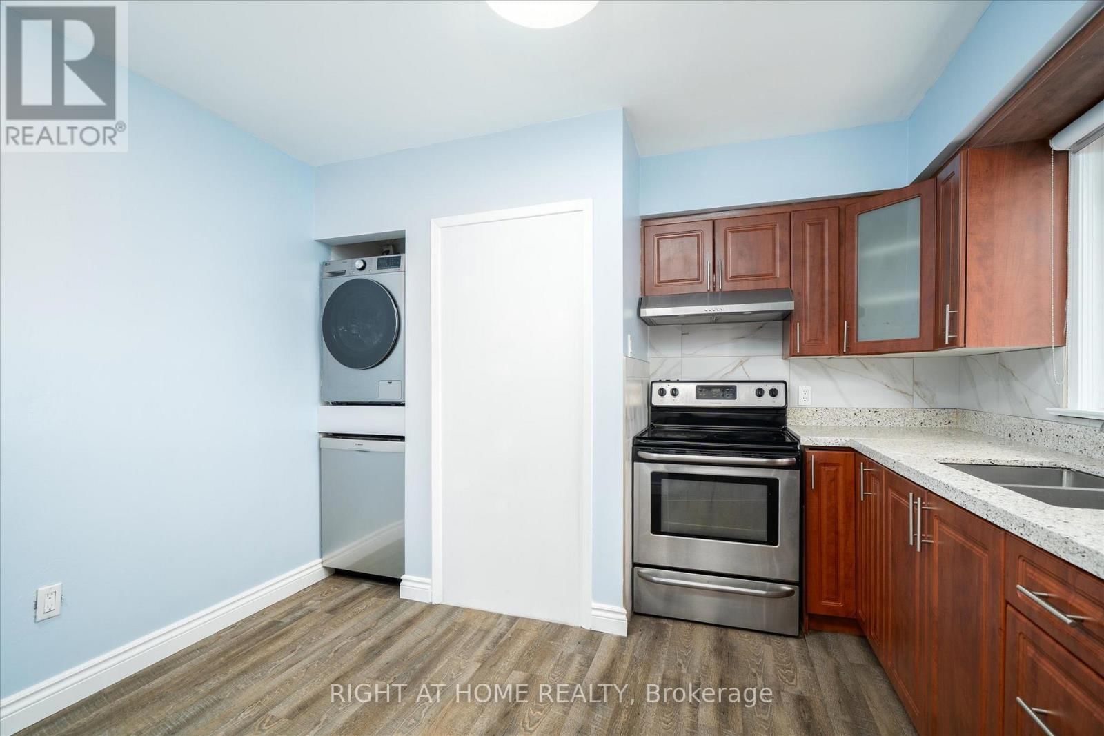 322 JASPER AVENUE Image 8