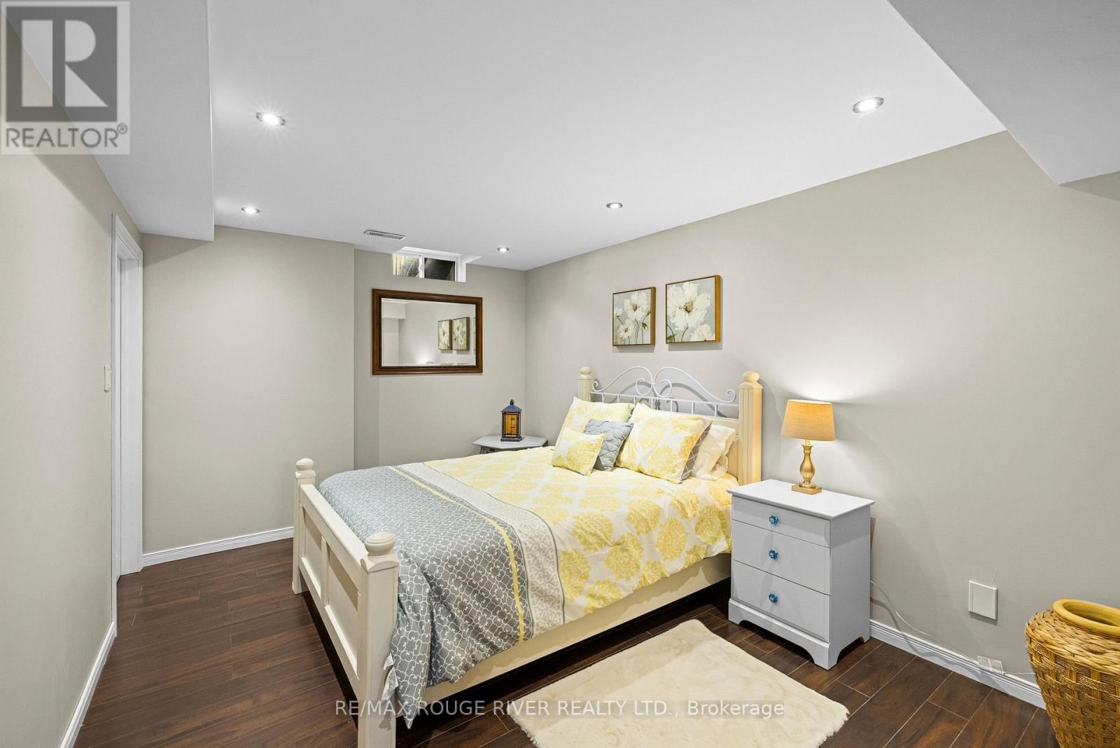 9 CLAYTON CRESCENT Image 35