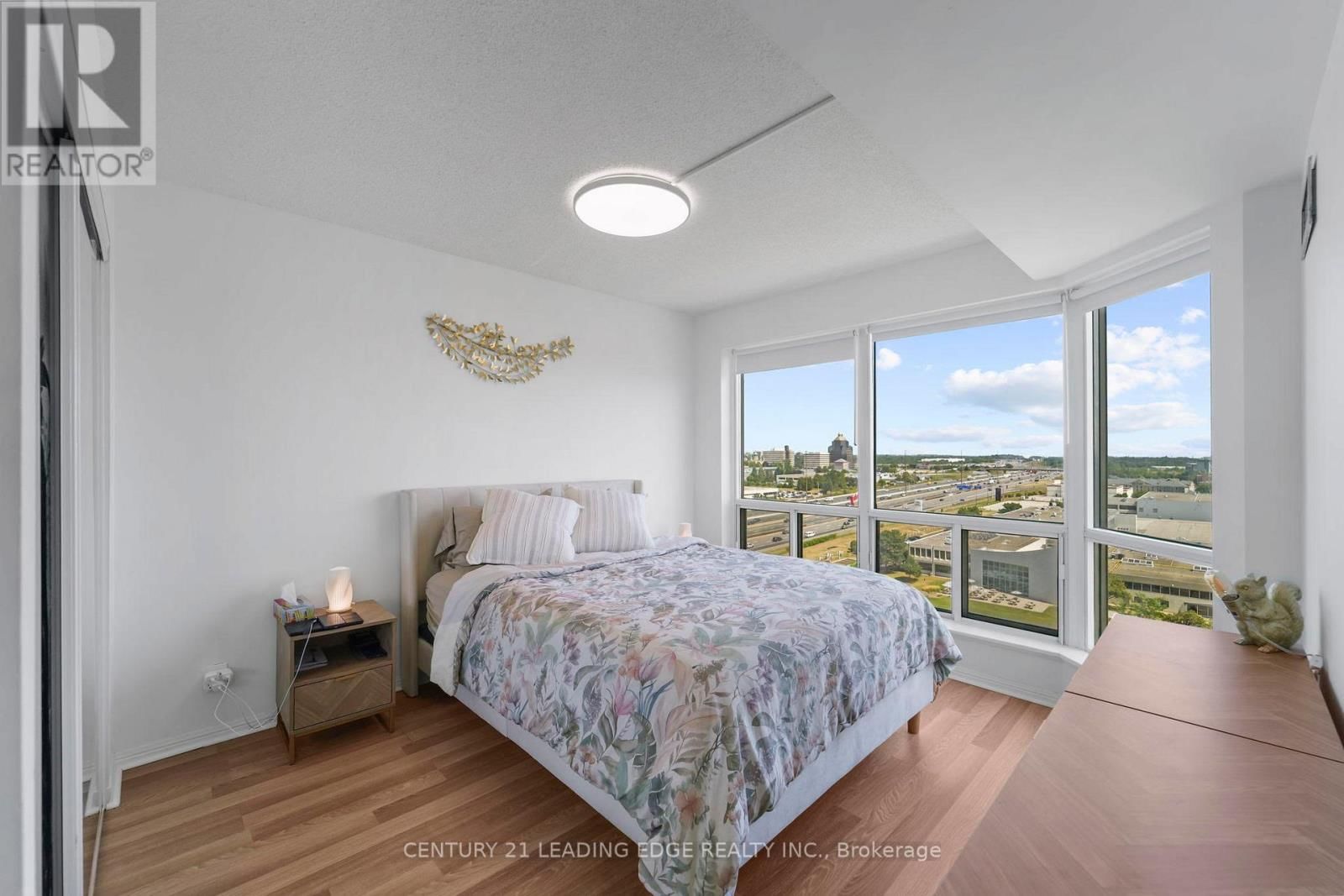 1609 - 11 LEE CENTRE DRIVE Image 16