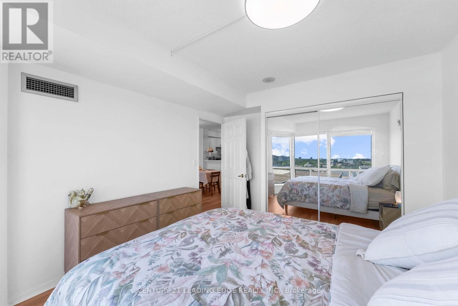 1609 - 11 LEE CENTRE DRIVE Image 17