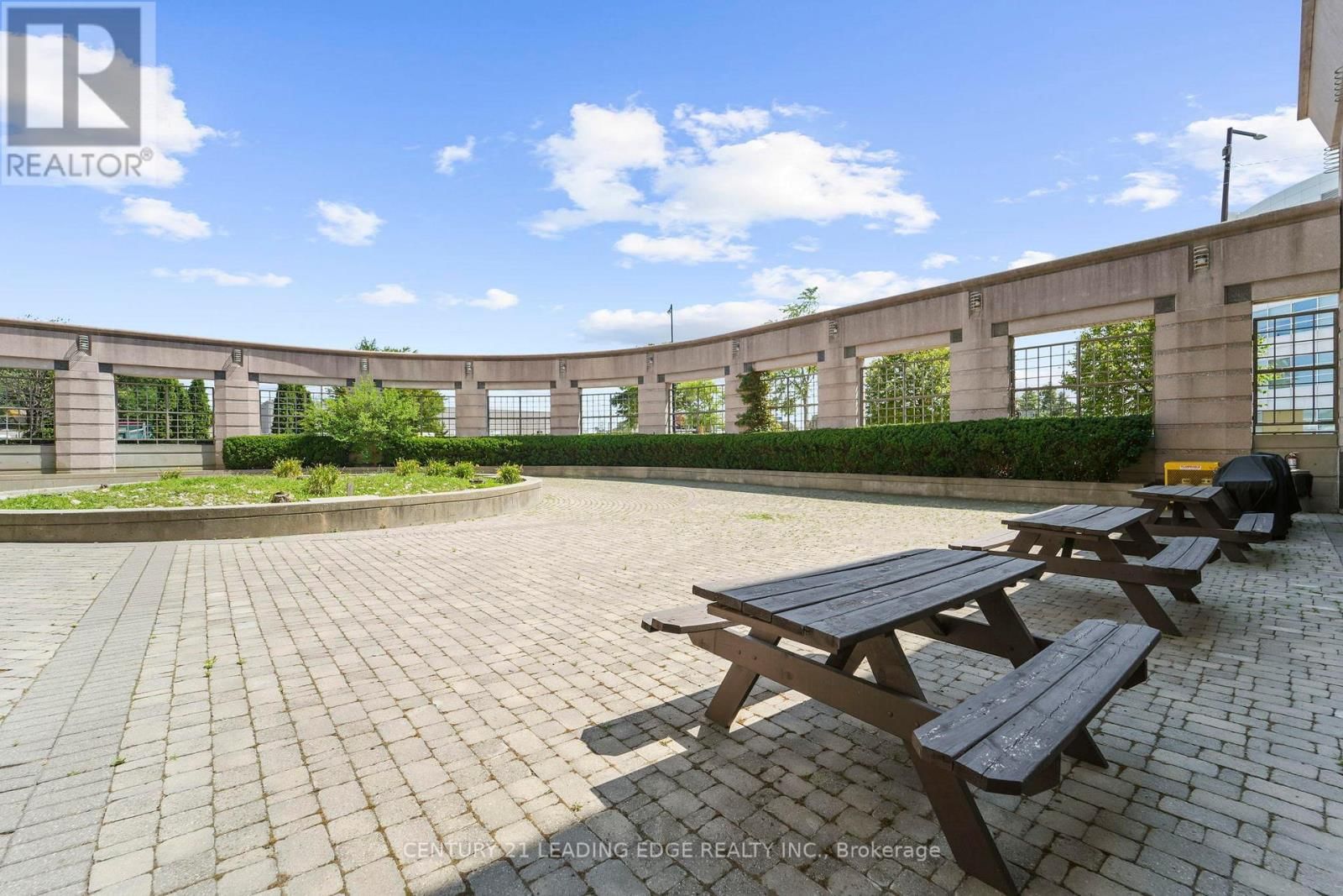 1609 - 11 LEE CENTRE DRIVE Image 25