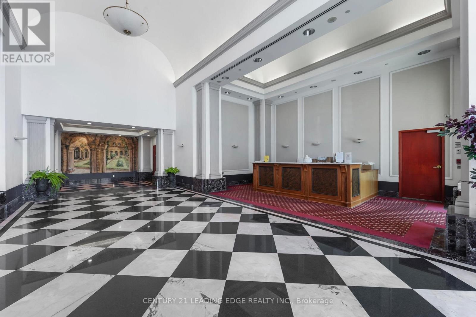 1609 - 11 LEE CENTRE DRIVE Image 3