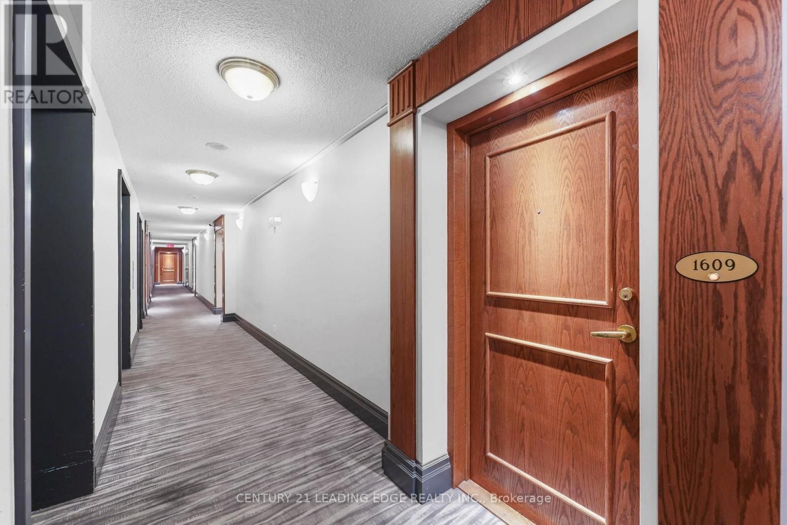 1609 - 11 LEE CENTRE DRIVE Image 4