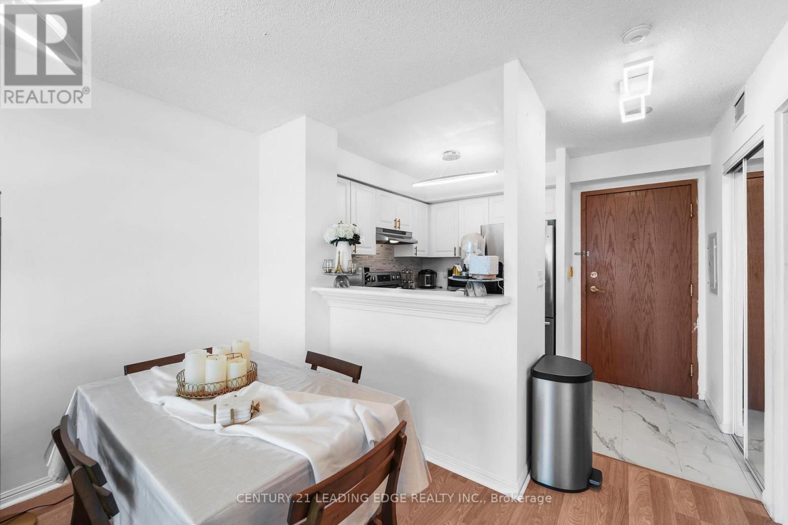 1609 - 11 LEE CENTRE DRIVE Image 5