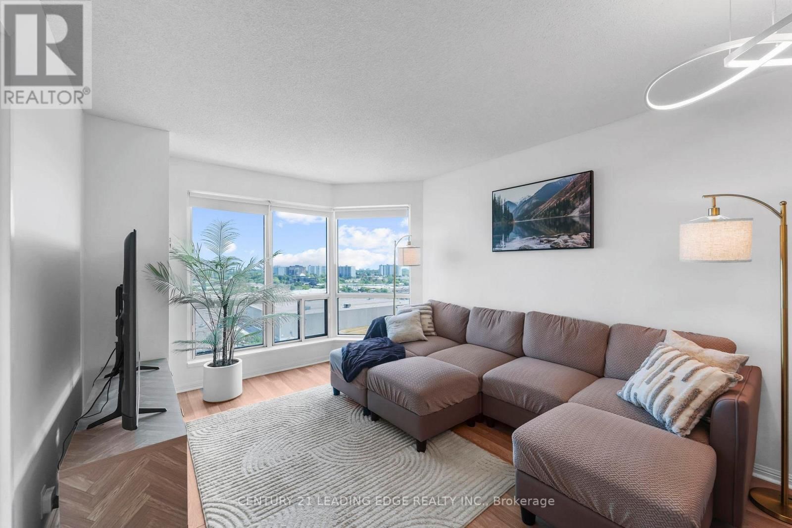 1609 - 11 LEE CENTRE DRIVE Image 8