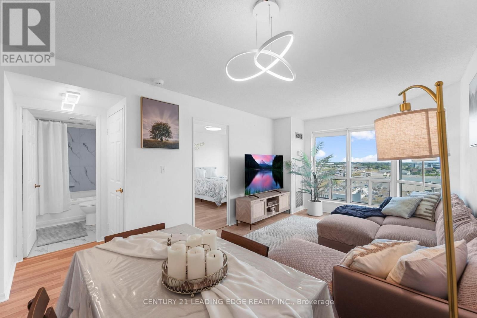 1609 - 11 LEE CENTRE DRIVE Image 9