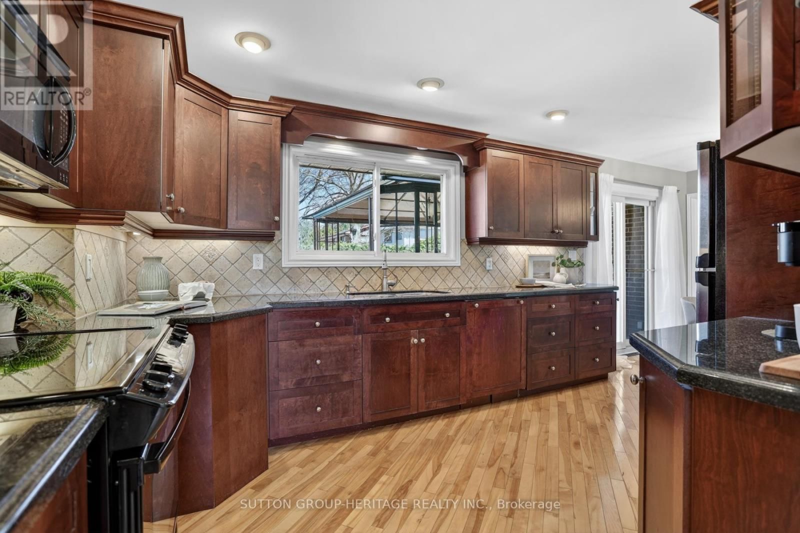 859 WESTDALE STREET Image 12