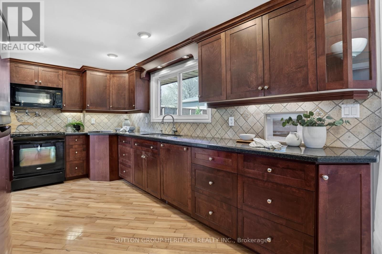 859 WESTDALE STREET Image 16