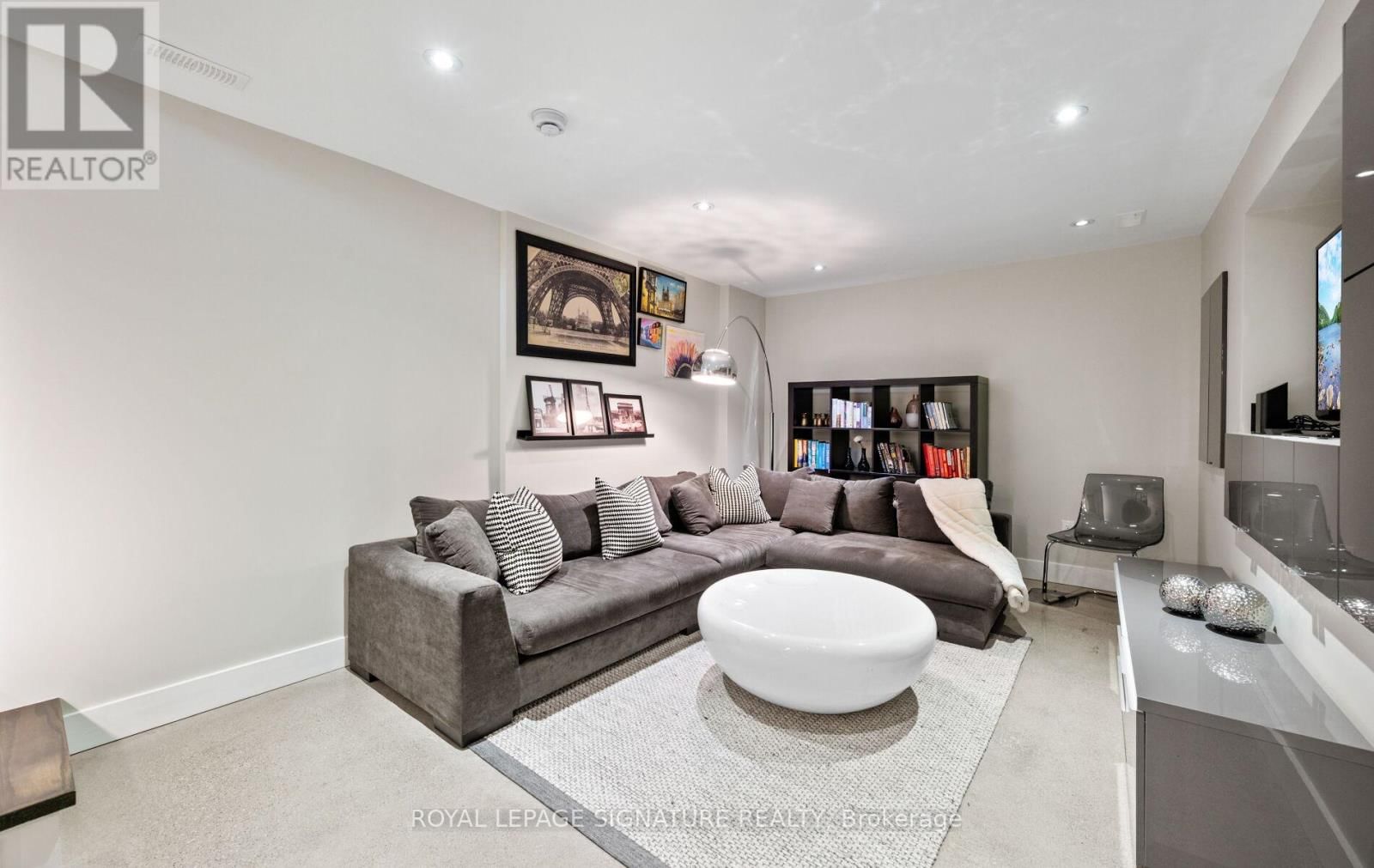 259 BOOTH AVENUE Image 17