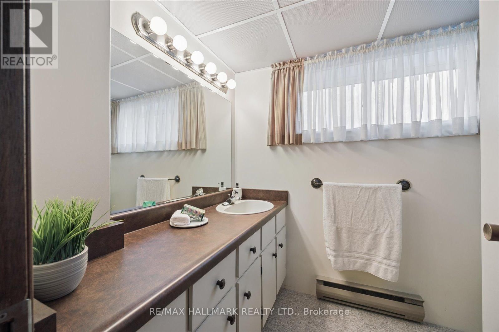 63 MONTVALE DRIVE Image 31