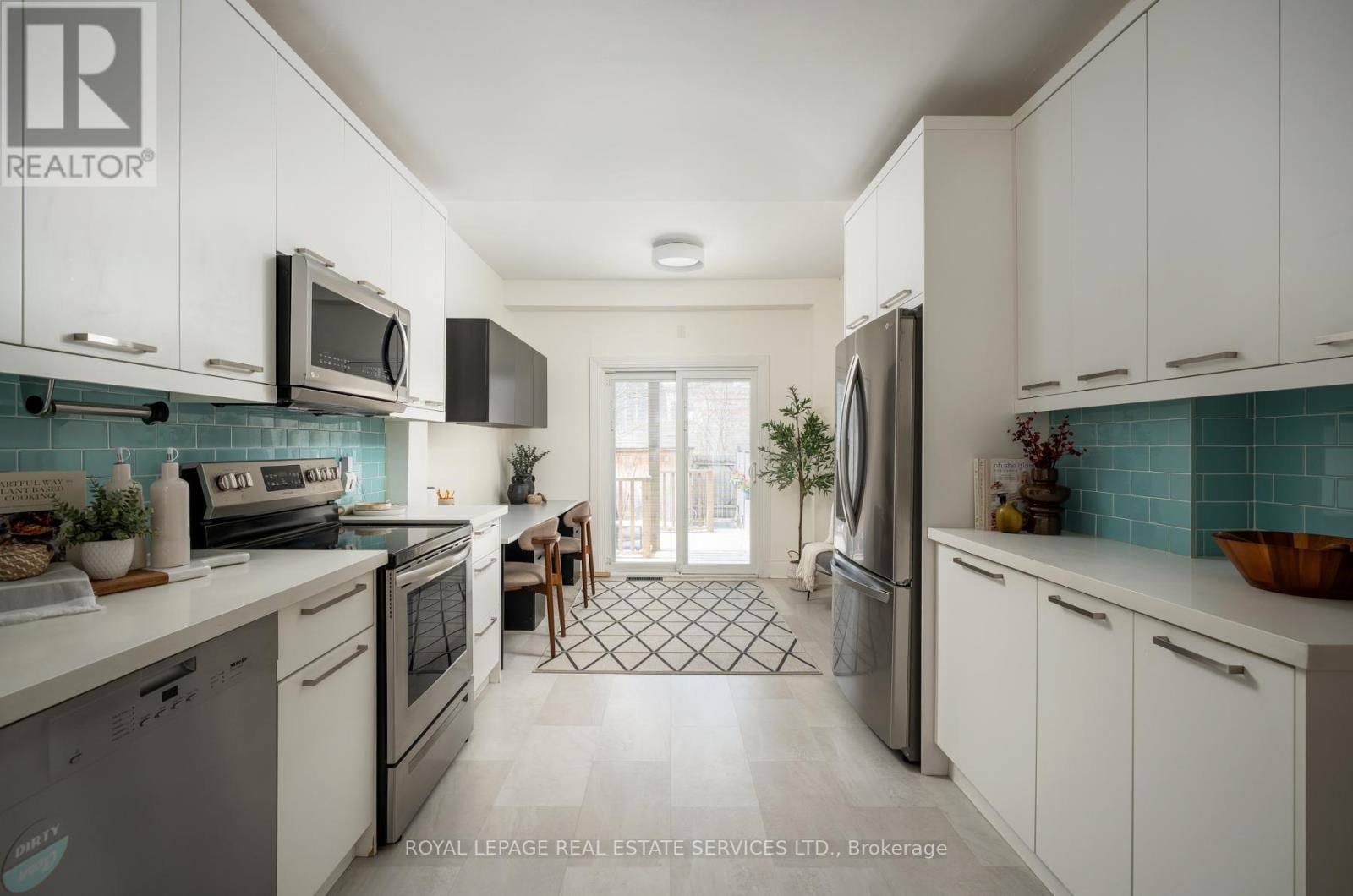 164 MUNRO STREET Image 17