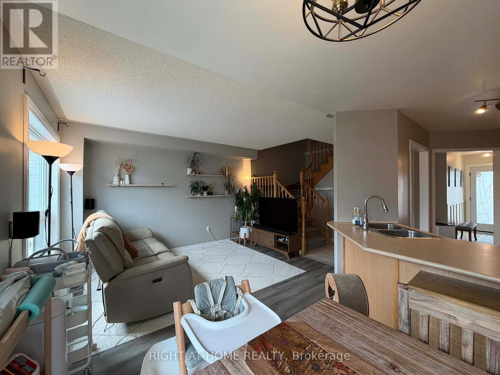 63 CANDLEBROOK DRIVE SOUTH Image 8