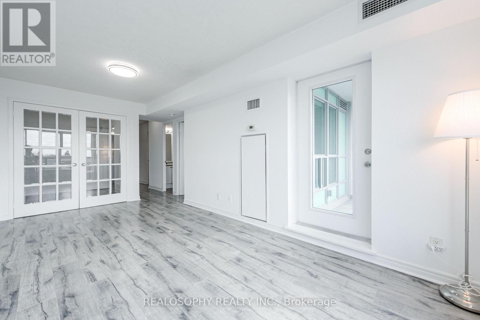 421 - 60 FAIRFAX CRESCENT Image 10