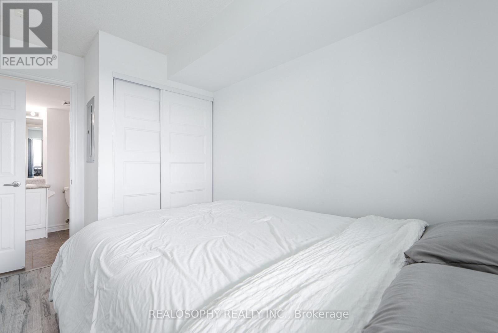 421 - 60 FAIRFAX CRESCENT Image 14