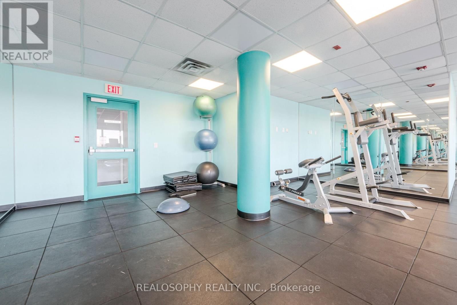 421 - 60 FAIRFAX CRESCENT Image 21