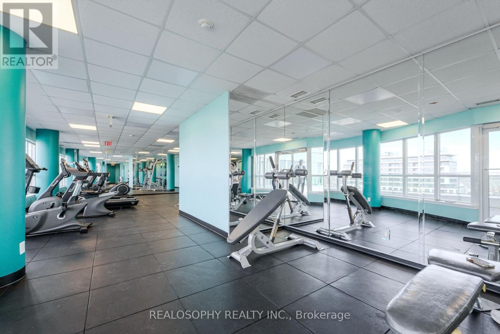 421 - 60 FAIRFAX CRESCENT Image 22