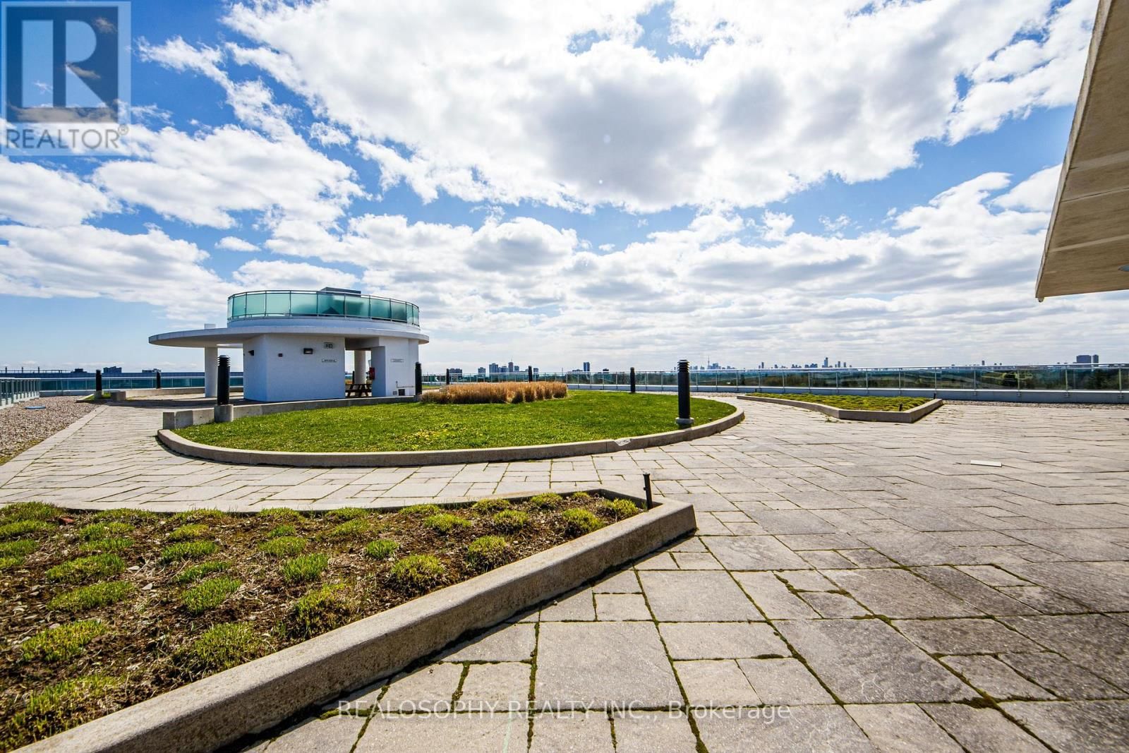 421 - 60 FAIRFAX CRESCENT Image 26