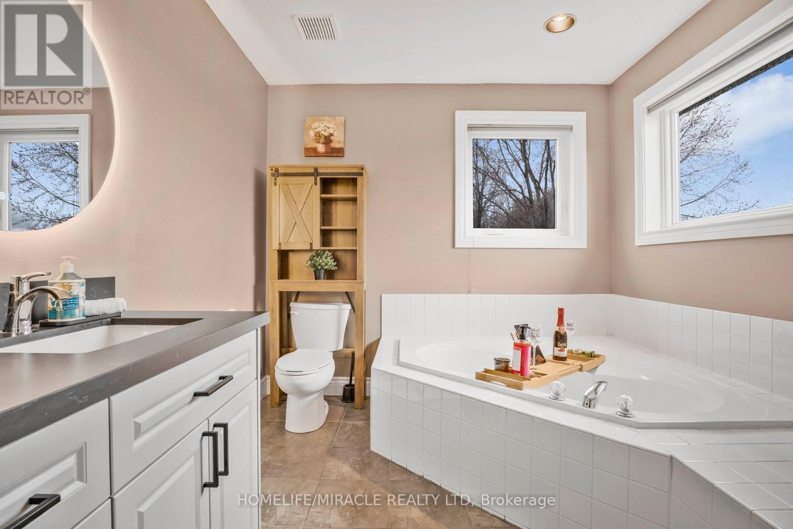 33 AUBURN LANE Image 30