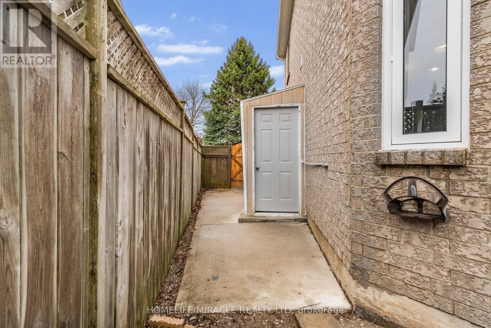 33 AUBURN LANE Image 35