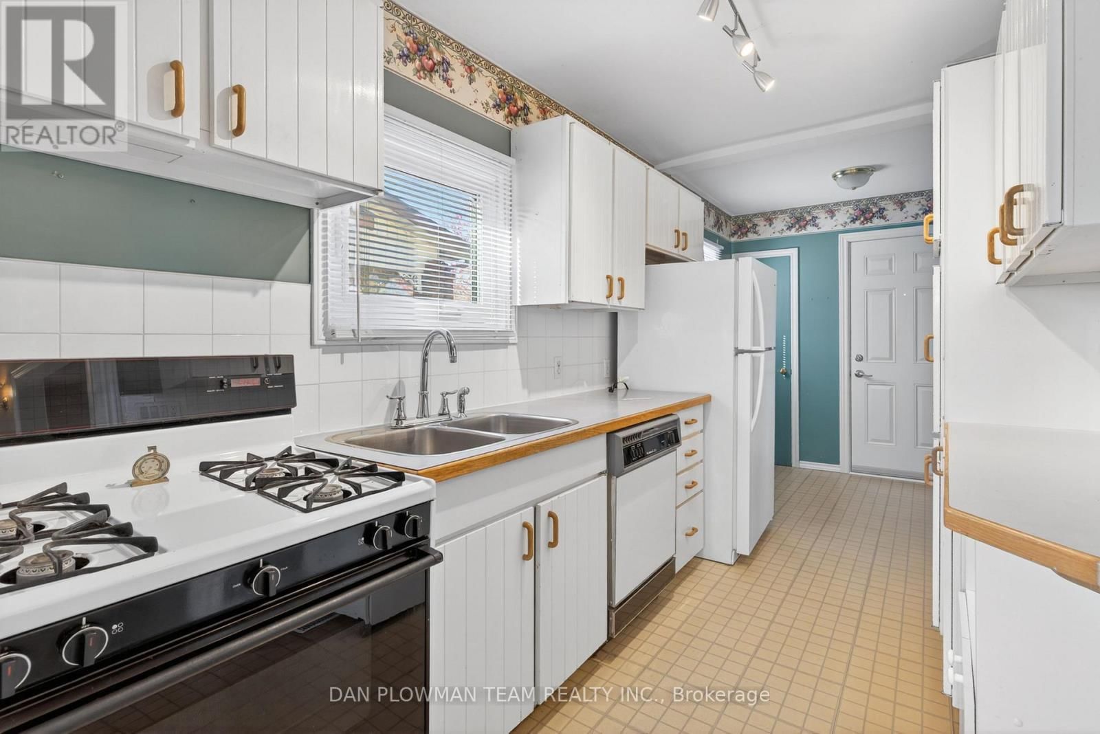 23 PATRICIA AVENUE Image 10