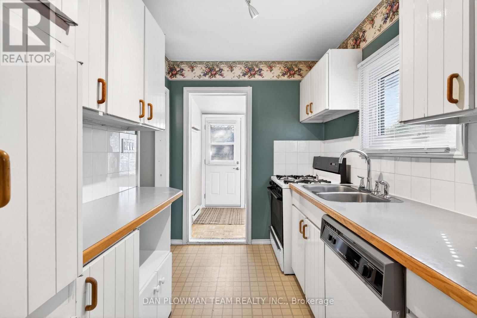 23 PATRICIA AVENUE Image 12