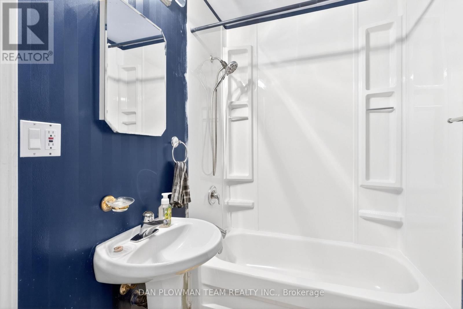 23 PATRICIA AVENUE Image 19