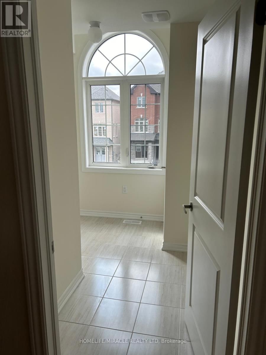 2547 HIBISCUS DRIVE Image 1