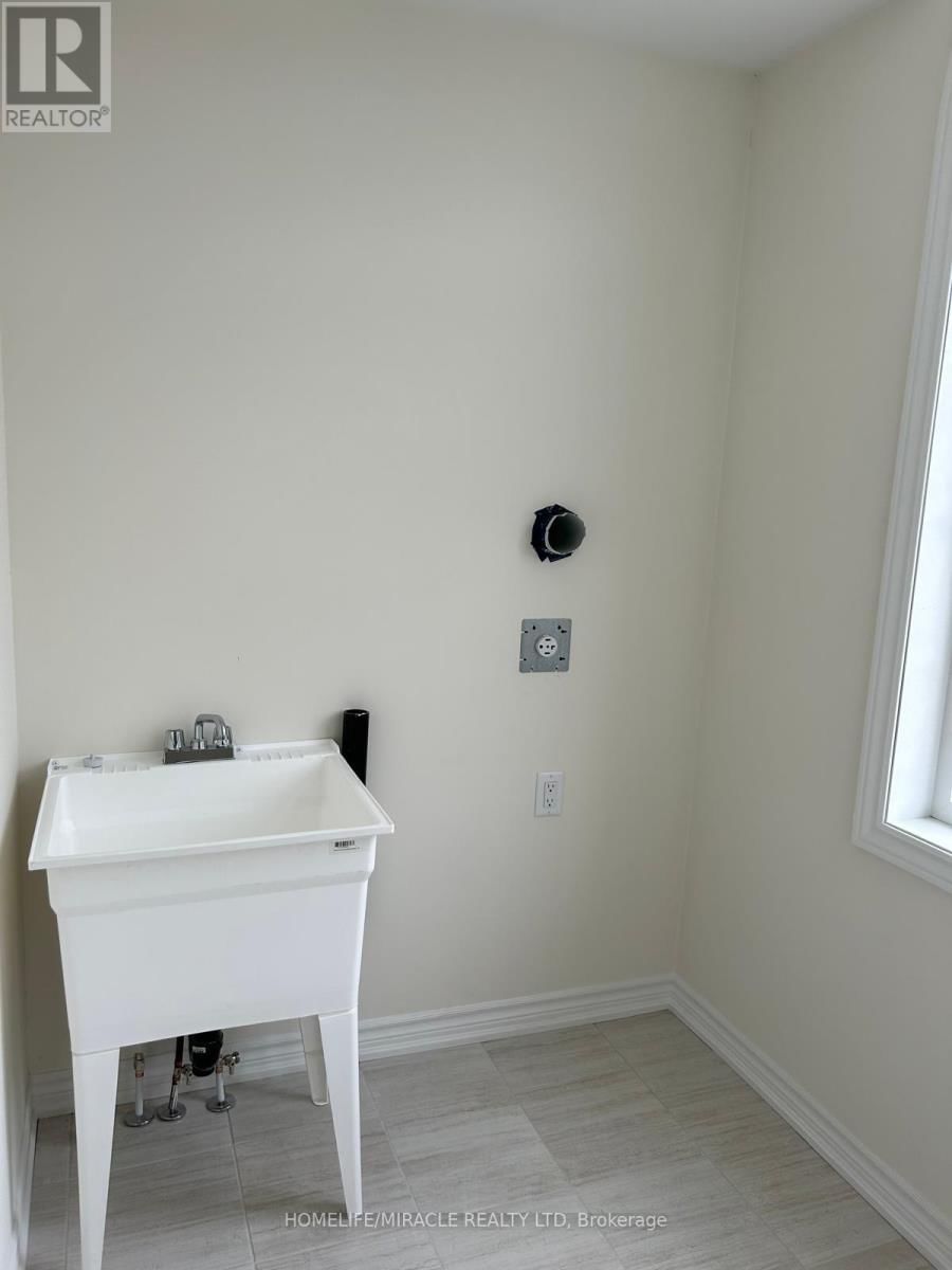 2547 HIBISCUS DRIVE Image 21